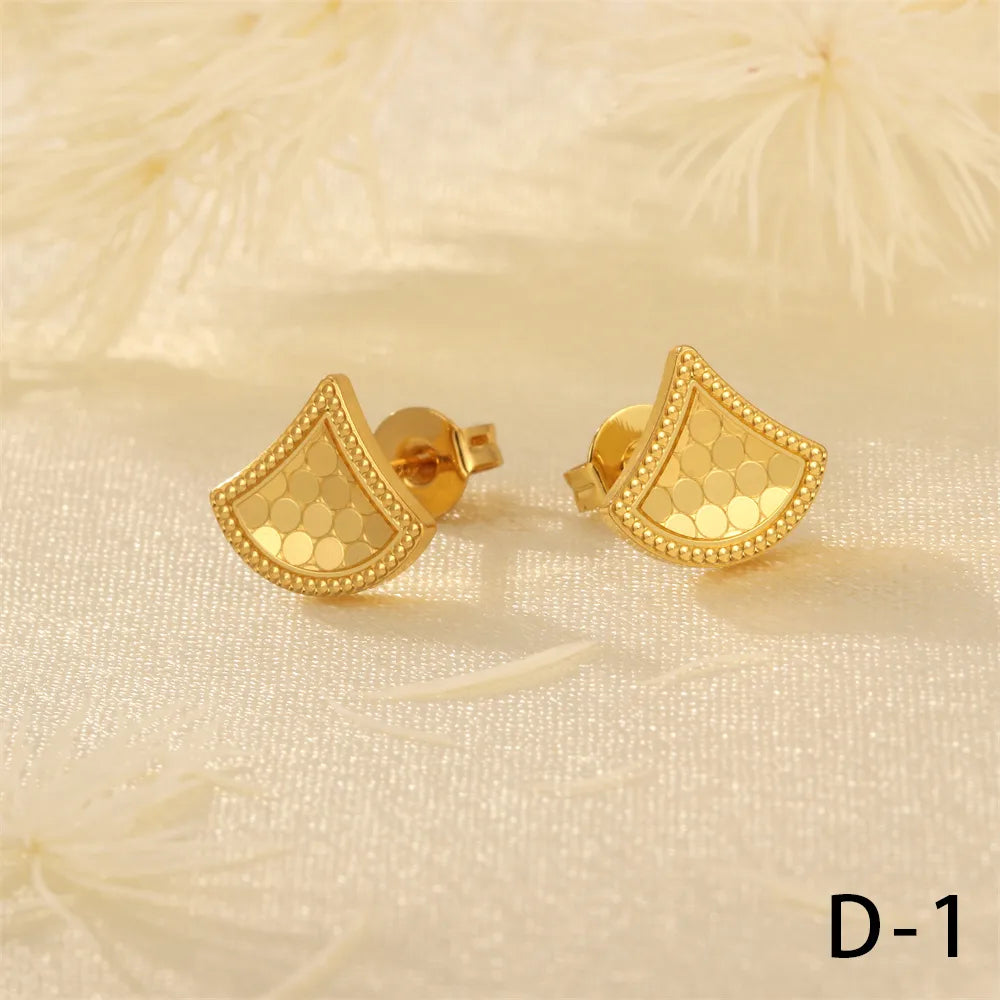 1 Piece Simple Style Cross Heart Shape Crown Plating Copper 18k Gold Plated Ear Studs