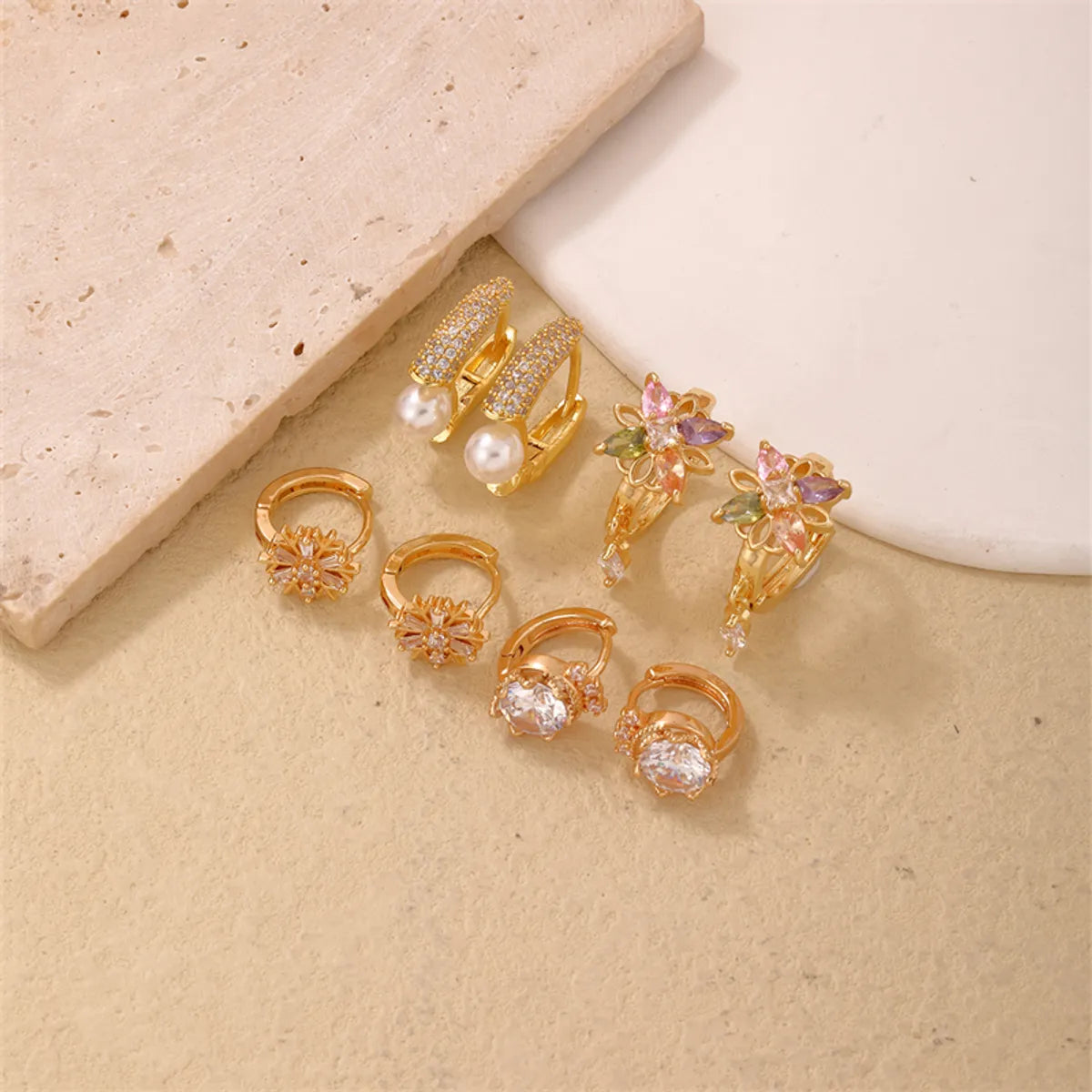 1 Piece Simple Style Flower Copper Pearl Zircon Hoop Earrings