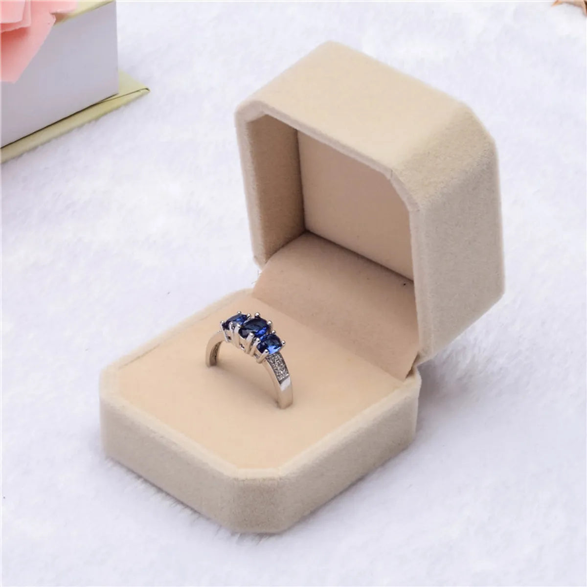 1 Piece Simple Style Geometric Solid Color Flannel Jewelry Boxes