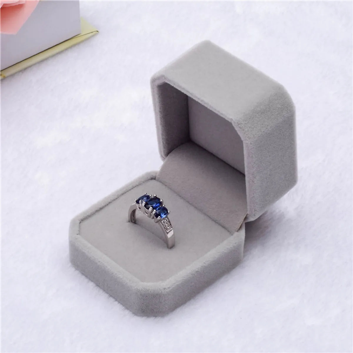 1 Piece Simple Style Geometric Solid Color Flannel Jewelry Boxes