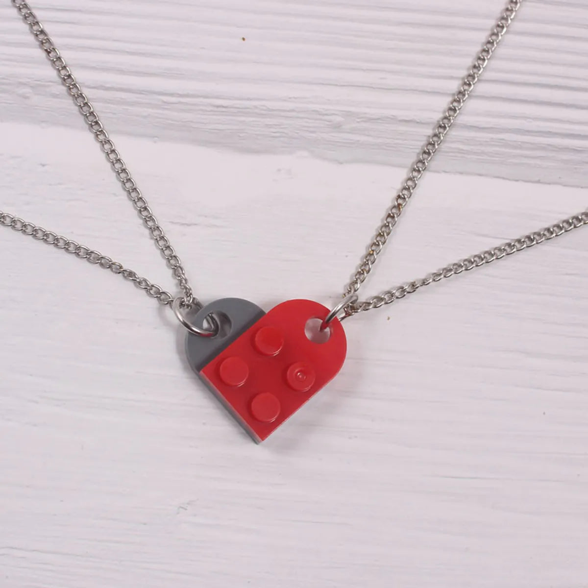 1 Piece Simple Style Heart Shape Alloy Plastic Patchwork Couple Pendant Necklace