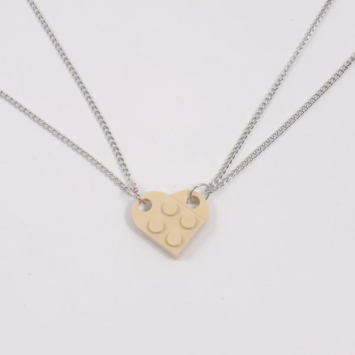 1 Piece Simple Style Heart Shape Alloy Plastic Patchwork Couple Pendant Necklace