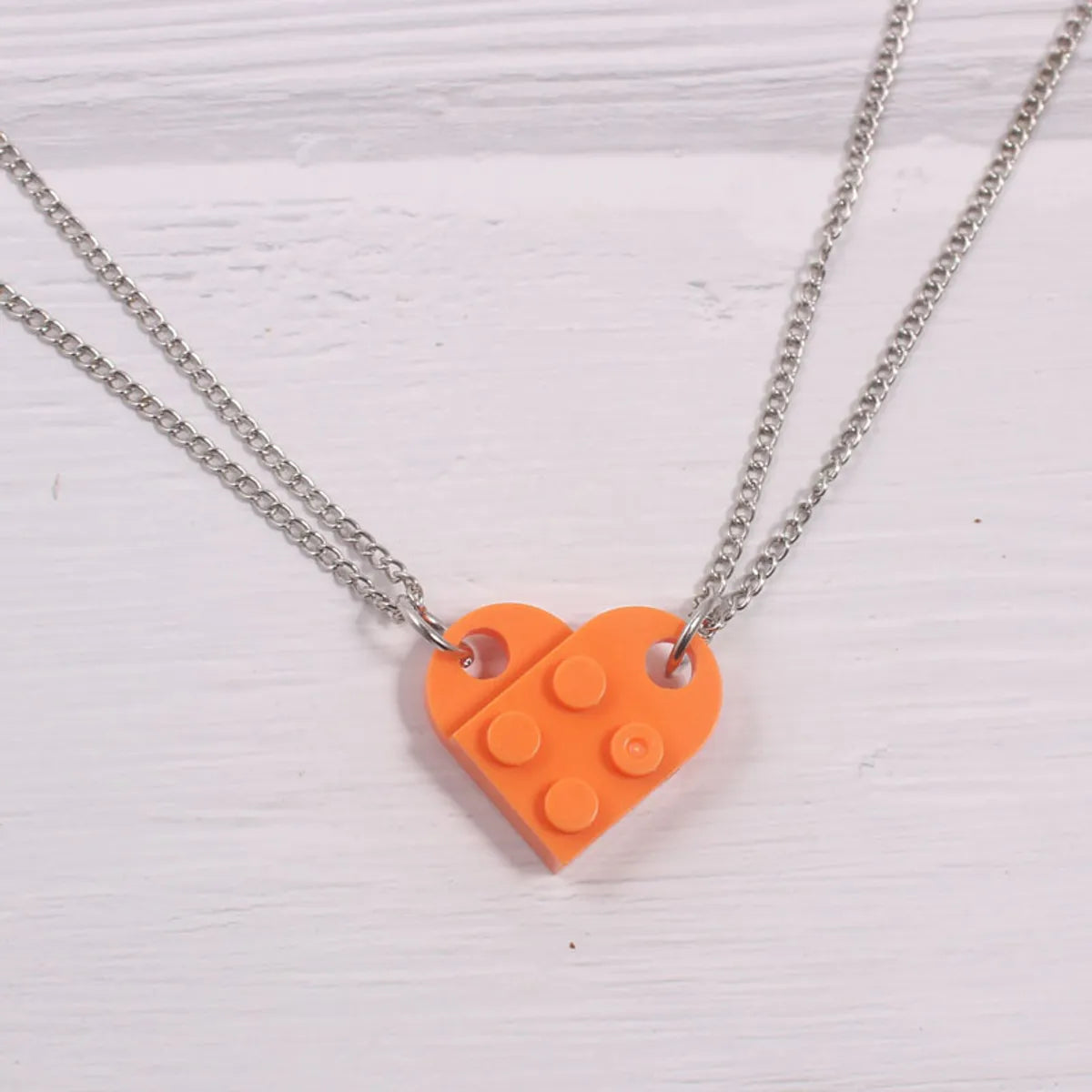 1 Piece Simple Style Heart Shape Alloy Plastic Patchwork Couple Pendant Necklace