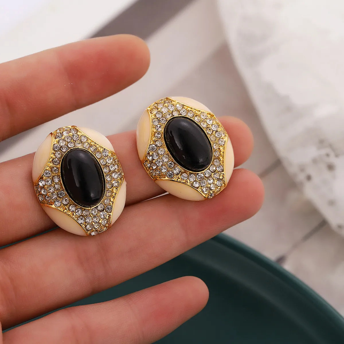 1 Piece Simple Style Oval Inlay Zinc Alloy Rhinestones Ear Studs