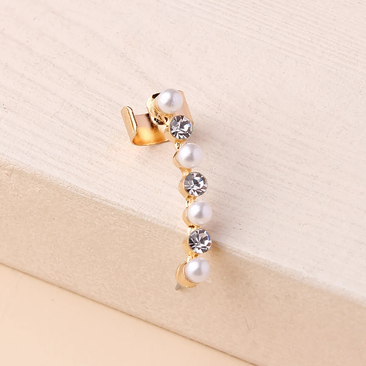 1 Piece Simple Style Round Plating Inlay Alloy Artificial Pearls Rhinestones 14k Gold Plated Ear Cuffs