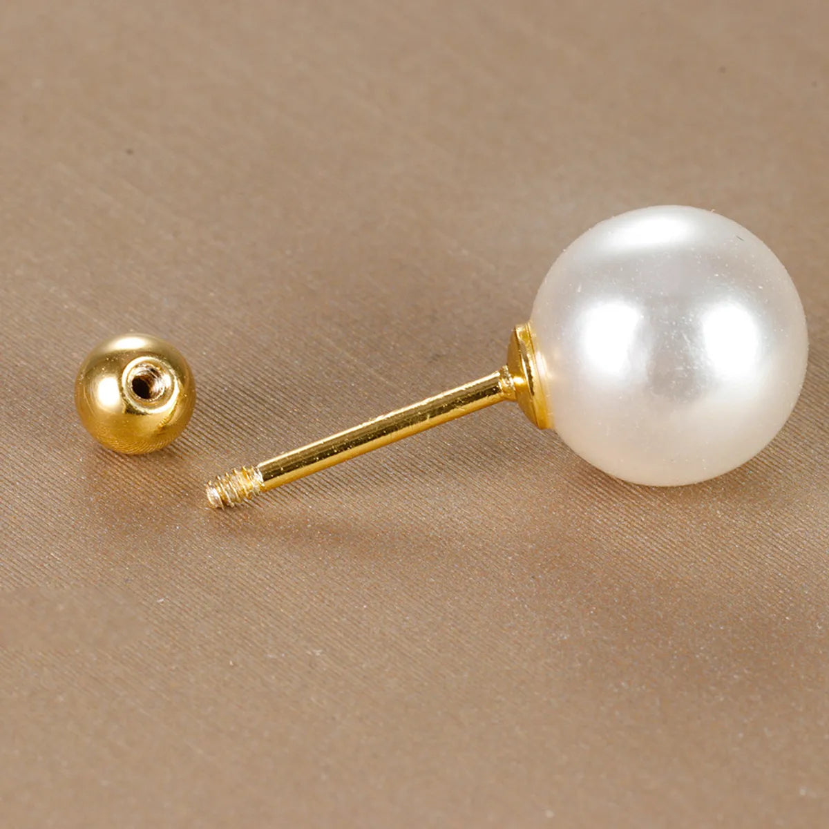 1 Piece Simple Style Round Plating Inlay Copper Pearl 18k Gold Plated Ear Studs