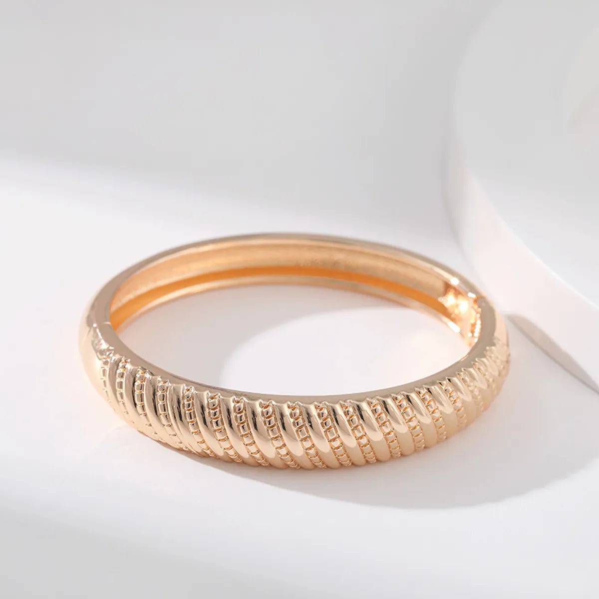 1 Piece Simple Style Solid Color Alloy Plating Women's Bangle