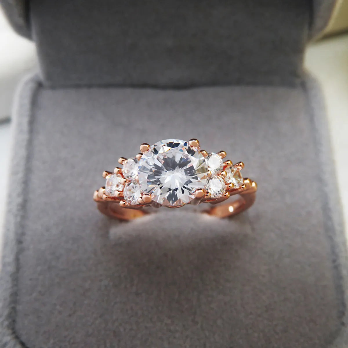 1 Piece Simple Style Solid Color Copper Inlay Zircon Rings