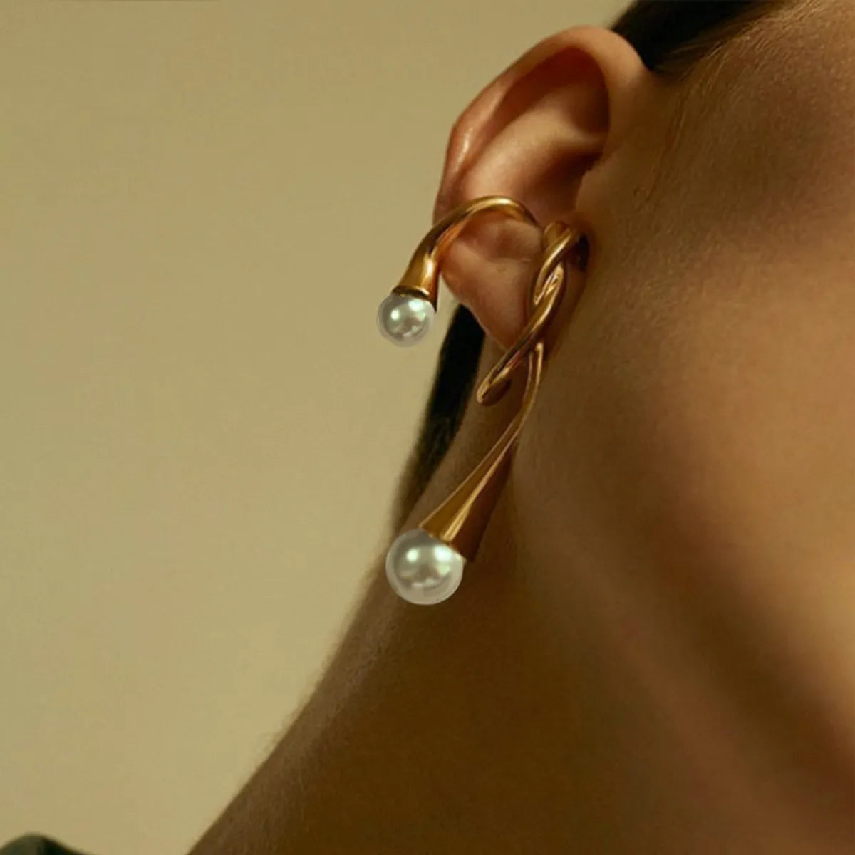 1 Piece Streetwear Irregular Plating Inlay Copper Pearl Ear Cuffs