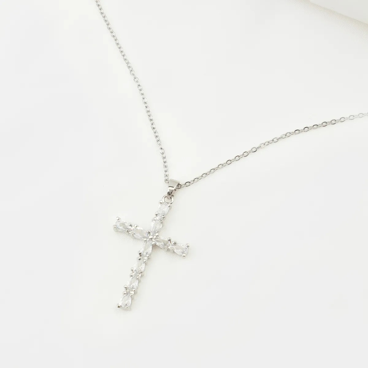 1 Piece Vintage Style Cross Stainless Steel Inlay Diamond Pendant Necklace