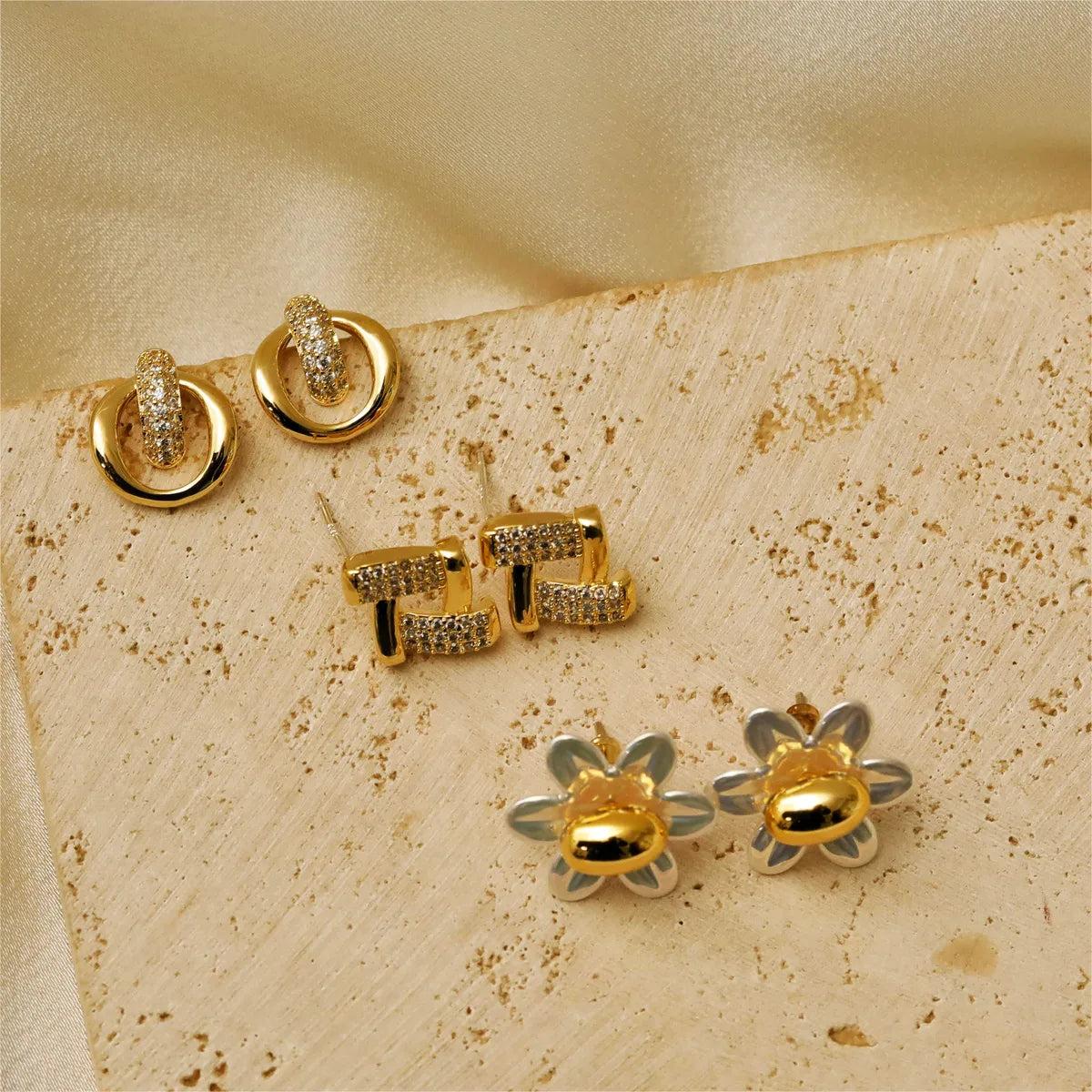 1 Set Cute Lady Commute Circle Heart Shape Daisy Inlay Copper Artificial Pearls Zircon Earrings