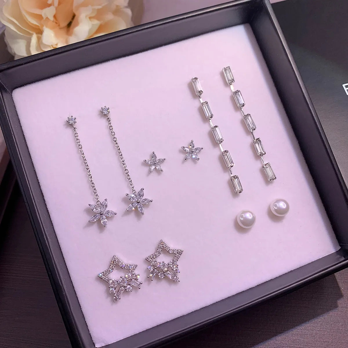 1 Set Elegant Cute Shiny Flower Plating Inlay Copper Artificial Gemstones Artificial Crystal Artificial Pearls White Gold Plated Drop Earrings