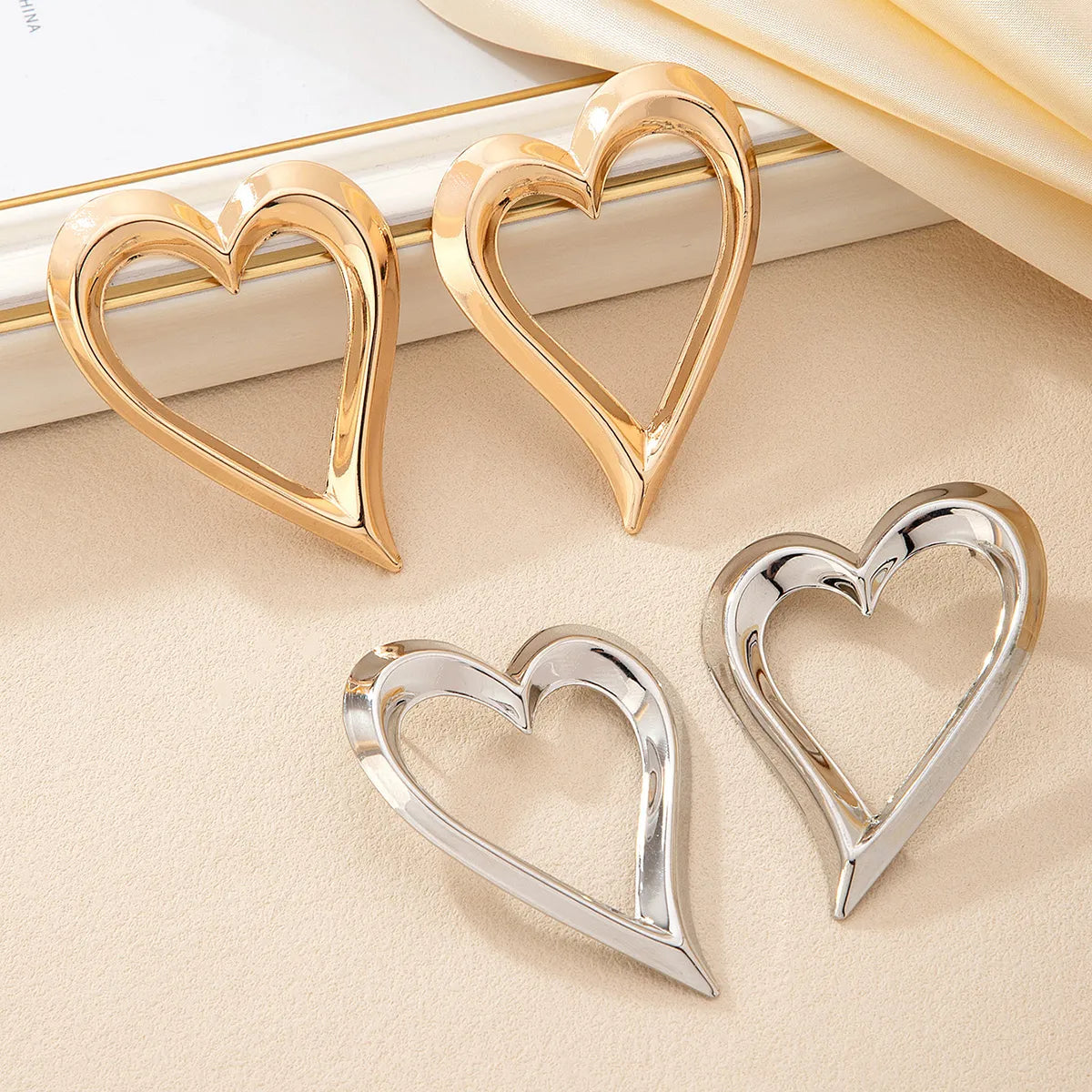 1 Set IG Style Exaggerated Irregular Heart Shape Iron Ear Studs