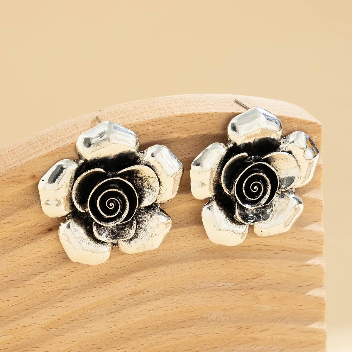 1 Set Retro Exaggerated Ethnic Style Flower Irregular Three-Dimensional Alloy Ear Studs