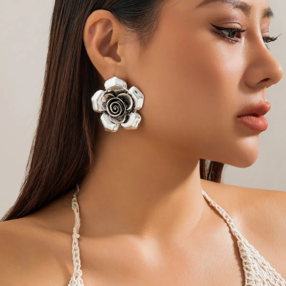 1 Set Retro Exaggerated Ethnic Style Flower Irregular Three-Dimensional Alloy Ear Studs