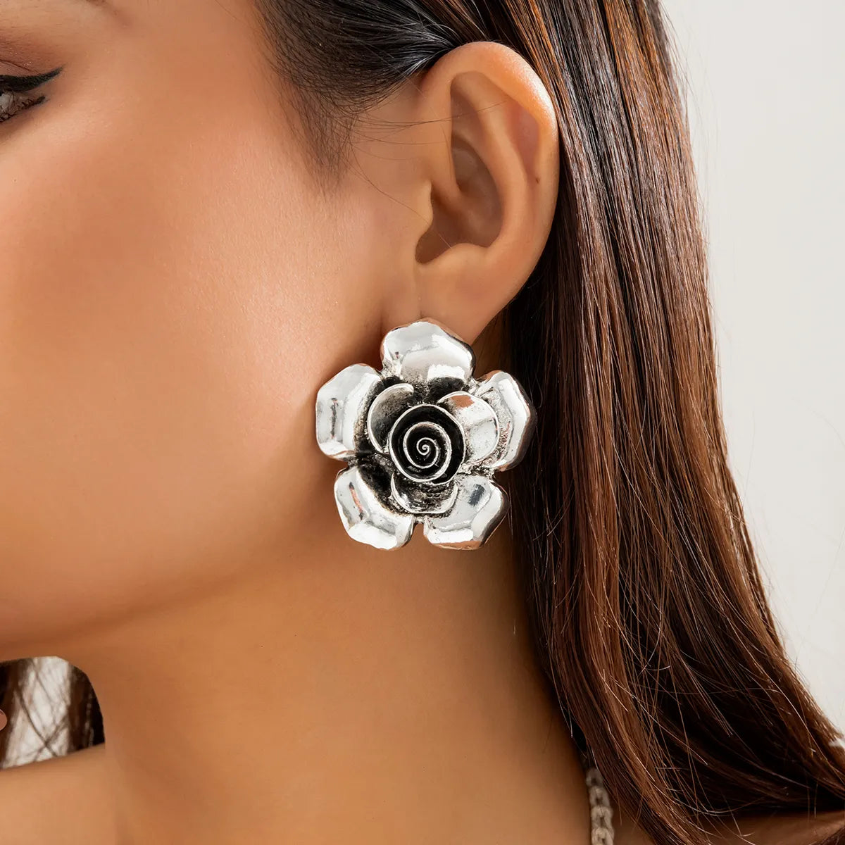 1 Set Retro Exaggerated Ethnic Style Flower Irregular Three-Dimensional Alloy Ear Studs