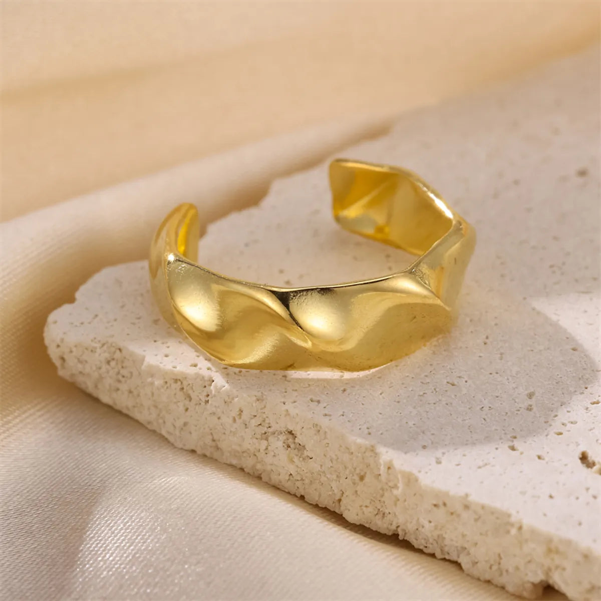 1 Women's Ins Style Simple Gold Stainless Steel Ring