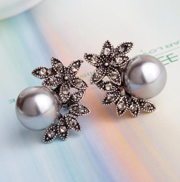 Super Vintage Pearl Five Leaf Flower Shell Pearl Earrings Stud Earrings