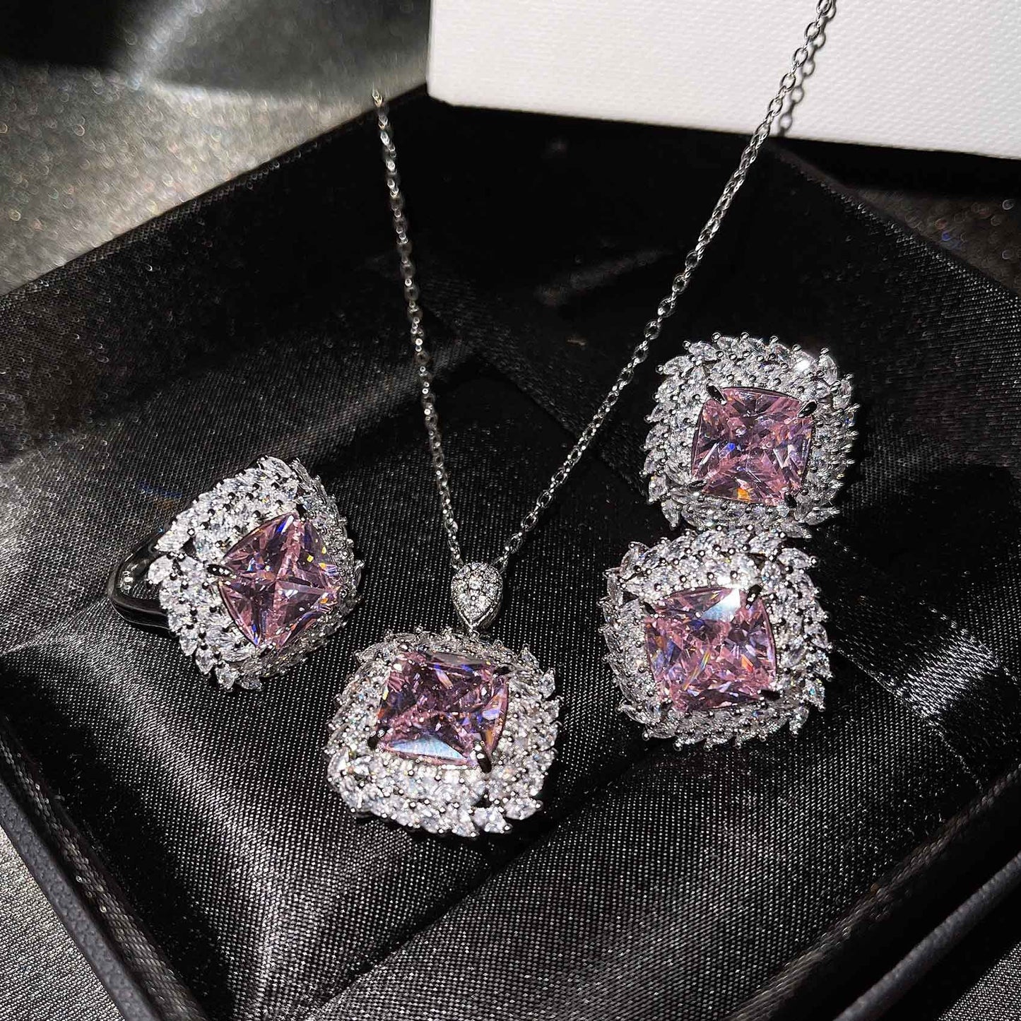 The New Luxury Color Treasure Set Inlaid With Ascher Yellow Diamonds Topa Blue Argyle Powder Ring Earrings Pendant