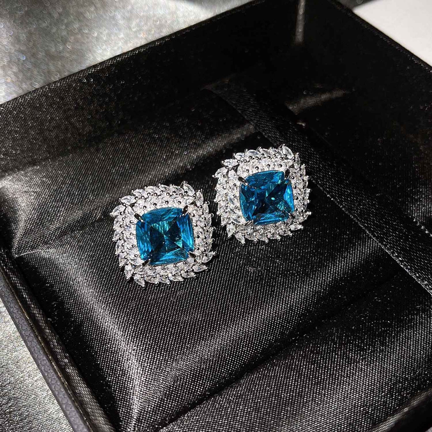 The New Luxury Color Treasure Set Inlaid With Ascher Yellow Diamonds Topa Blue Argyle Powder Ring Earrings Pendant