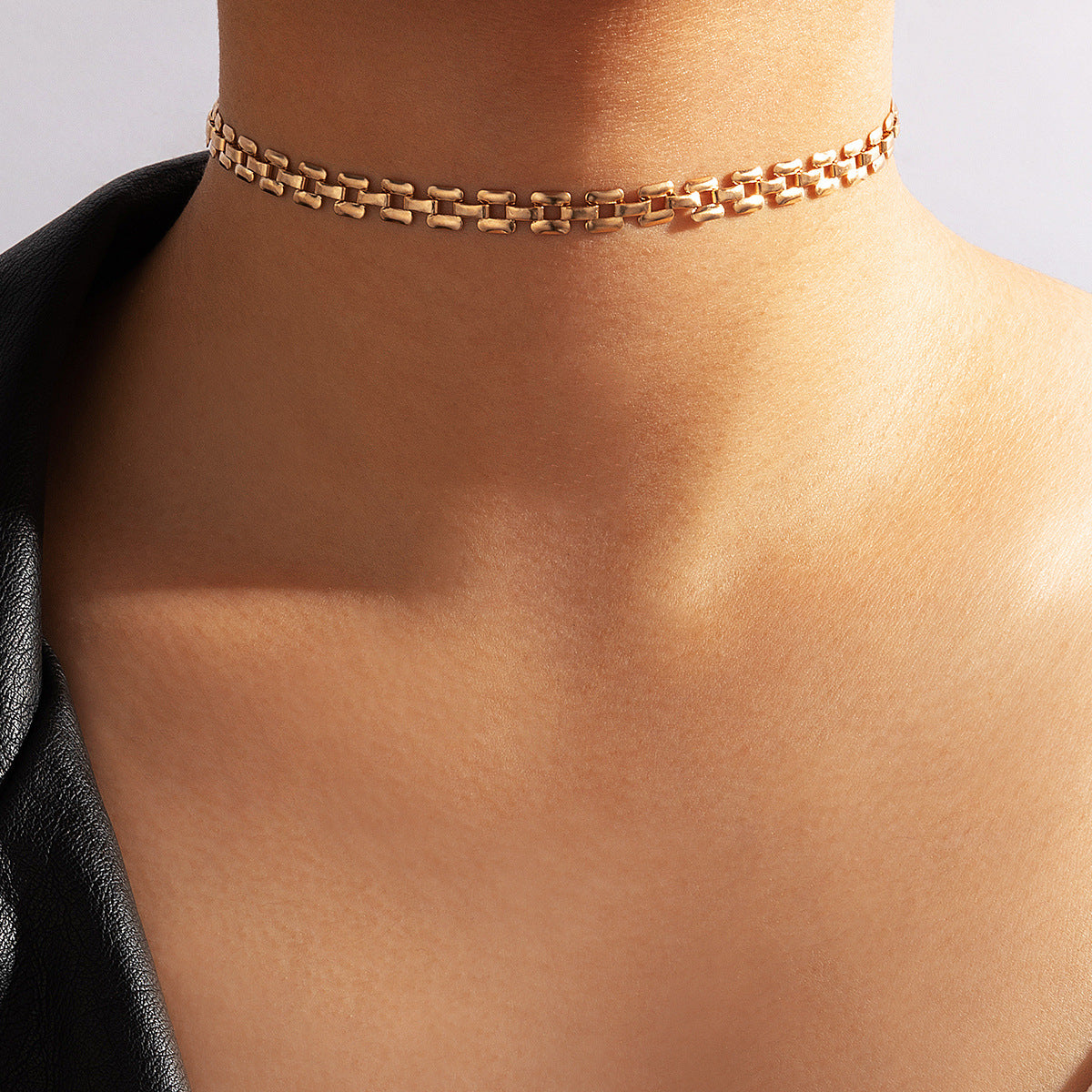 Simple Strap Single-layer Geometric Hollow Choker Clavicle Chain