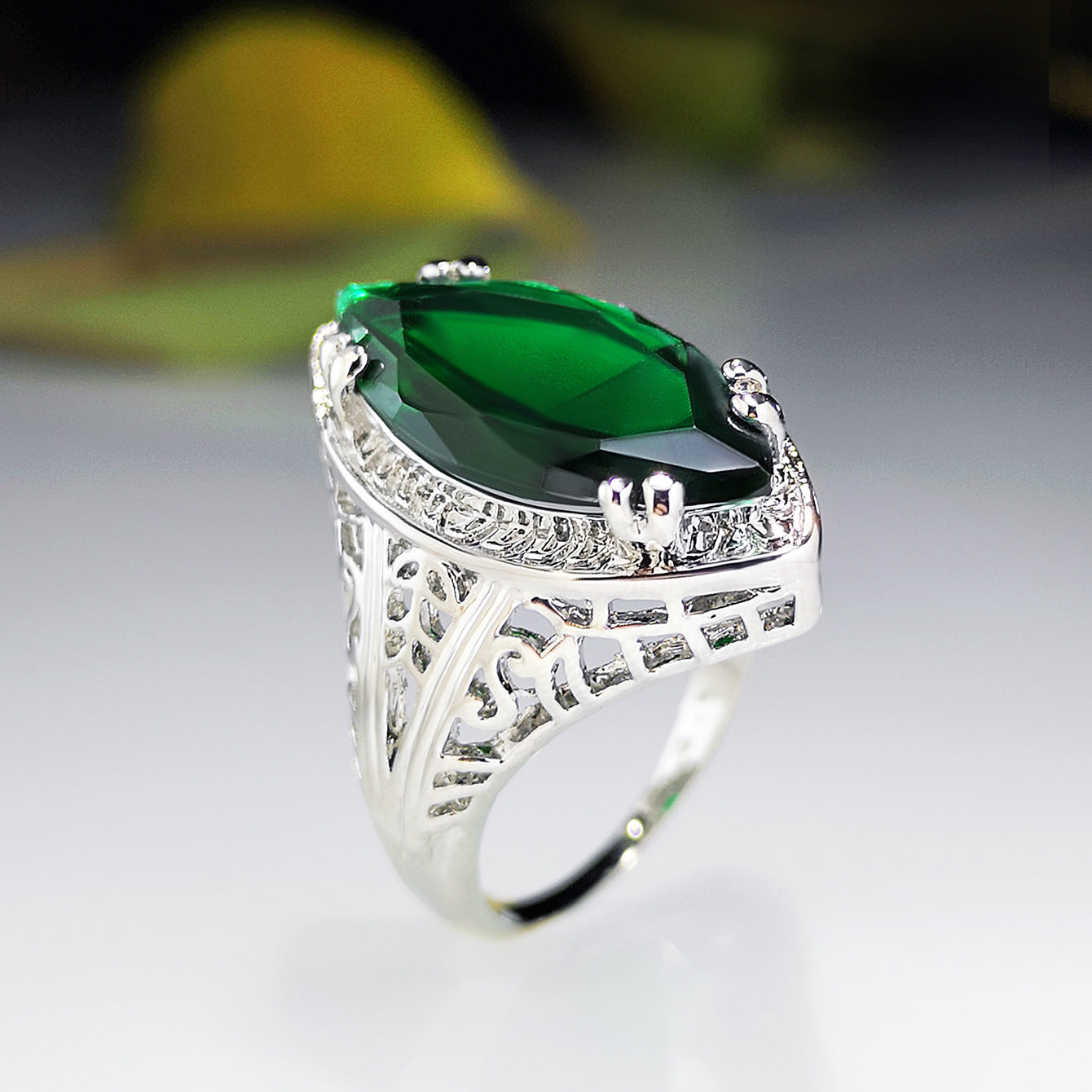 Fashion Creative Emerald Zircon Hollow Carved Gem Copper Ring