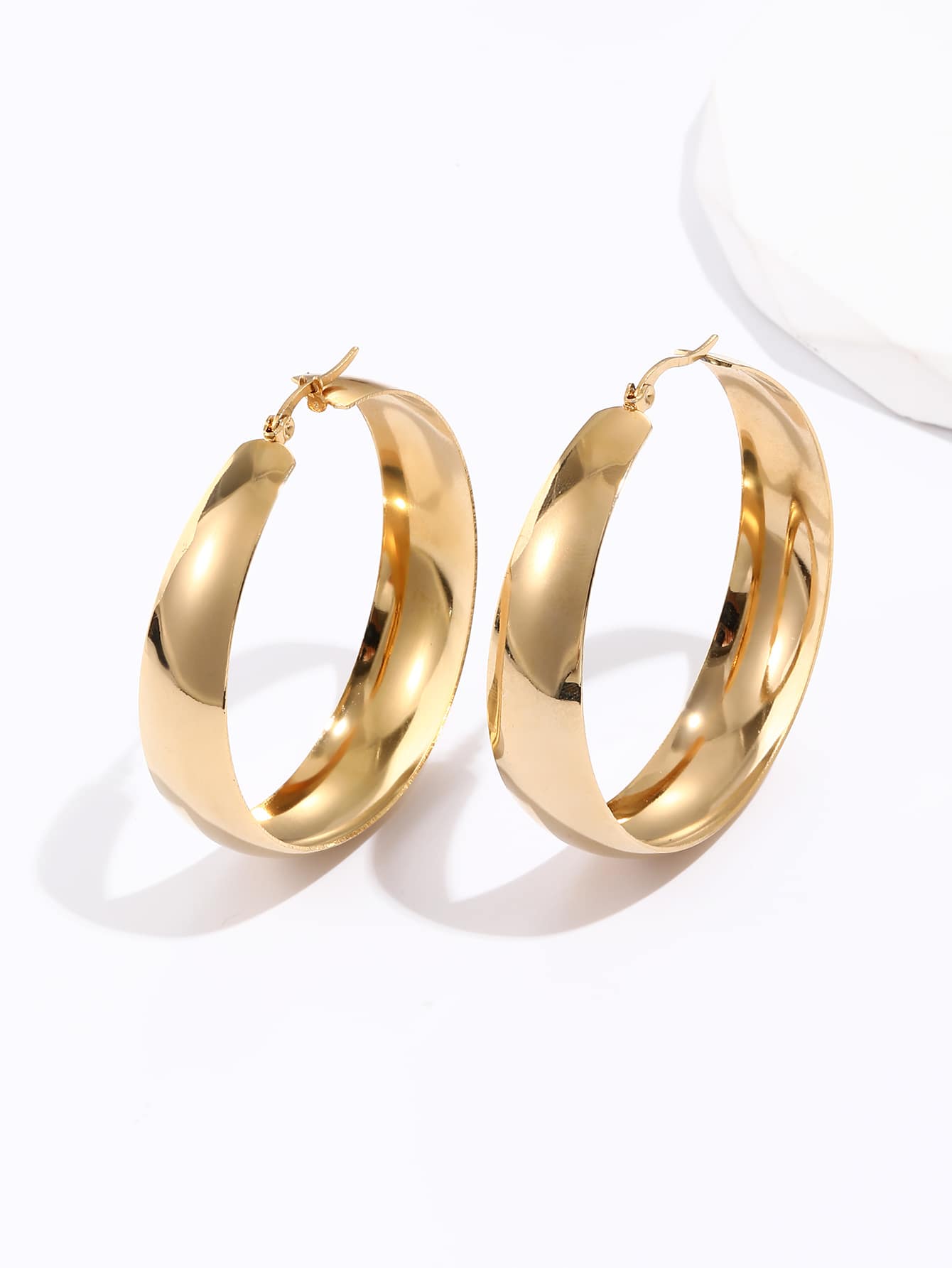 Fashion Creative Stainless Steel Electroplated 18k Circle Earrings