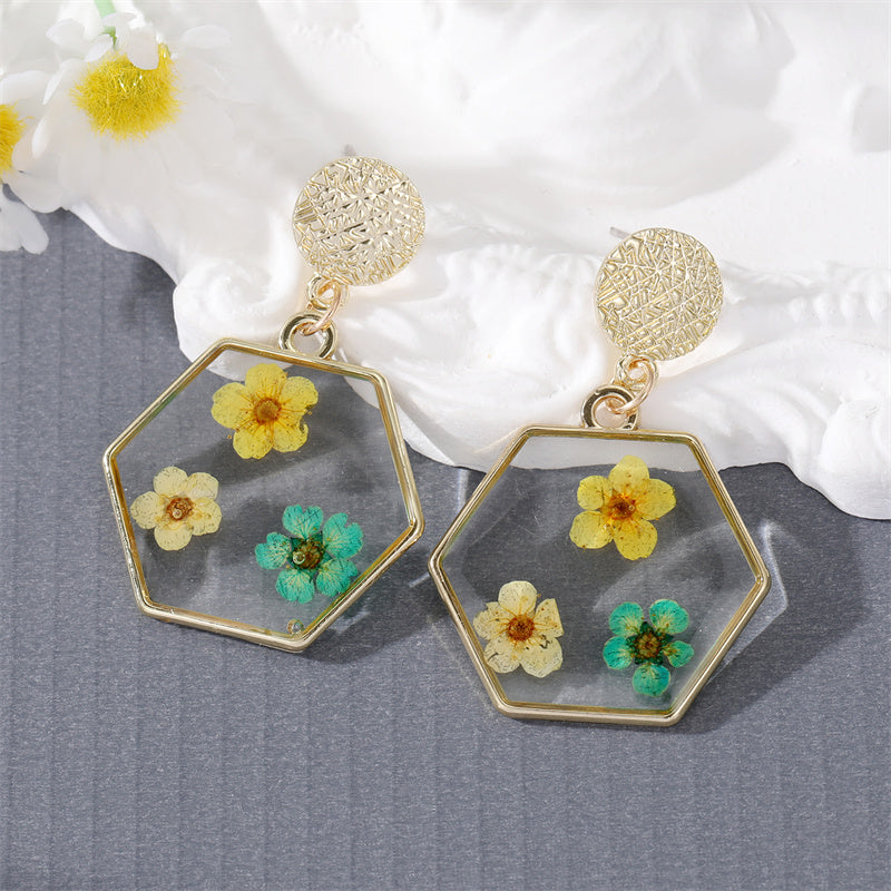 Creative Dried Flower Daisies Hexagonal Resin Pendant Earrings