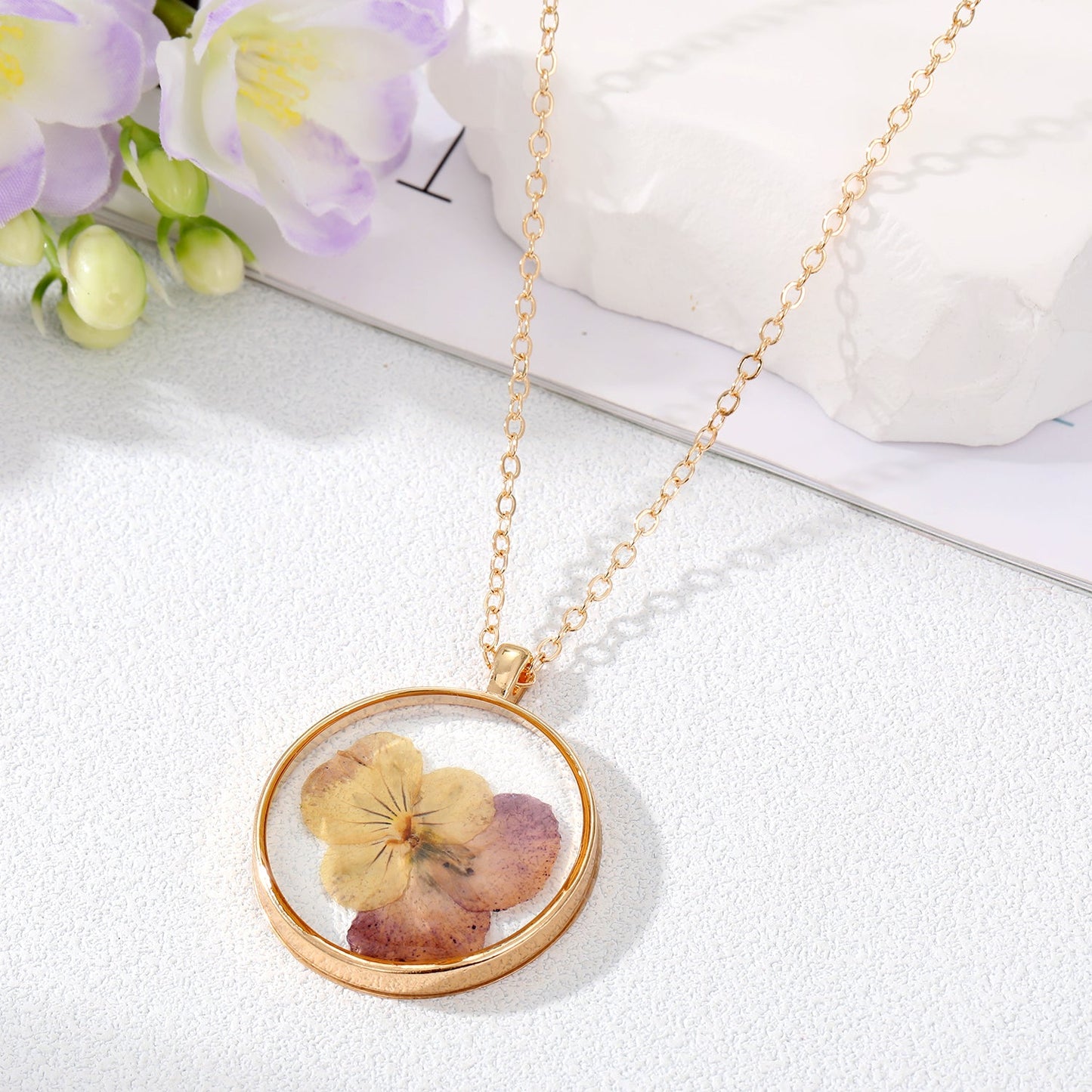 Women's Pastoral Flower Alloy Necklace Flower Resin Necklaces