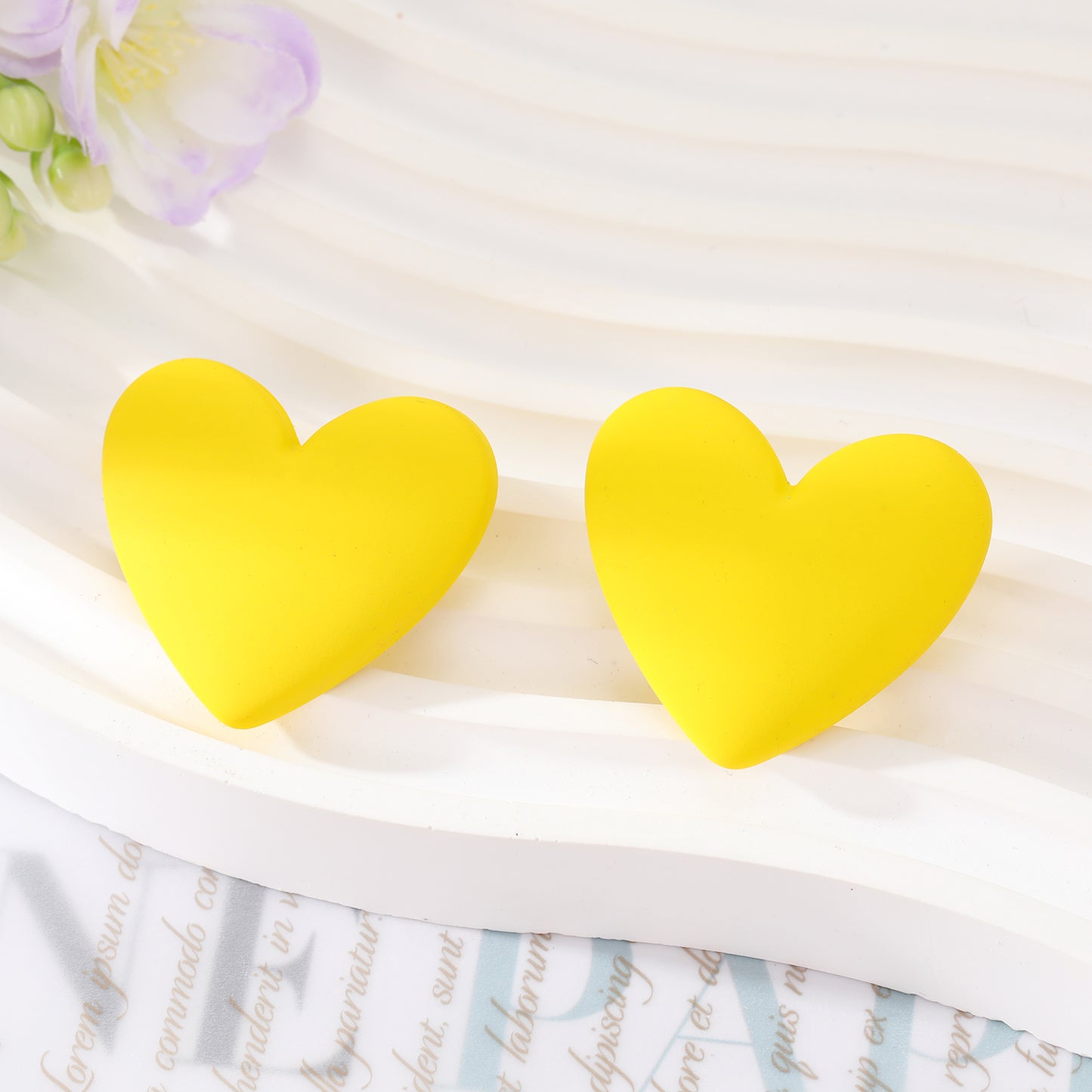 Simple Style Heart Shape Resin Ear Studs 1 Pair