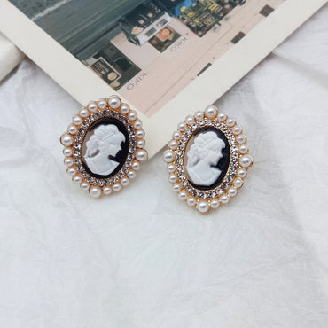 Luxurious Portrait Alloy Inlay Artificial Pearls Ear Studs