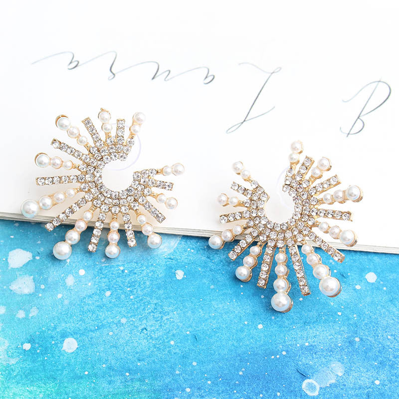 Luxurious Flower Alloy Plating Artificial Pearls Rhinestones Women's Ear Studs 1 Pair