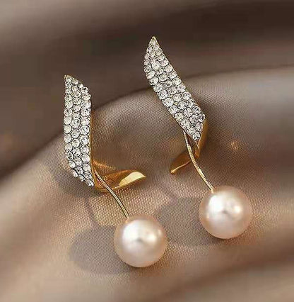 Fashion Round Tassel Heart Shape Alloy Plating Inlay Rhinestones Pearl Women's Earrings 1 Pair