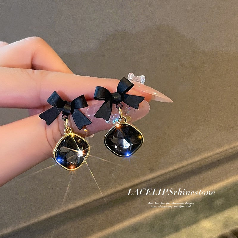 Fashion Triangle Heart Shape Bow Knot Alloy Plating Inlay Rhinestones Pearl Women's Earrings 1 Pair