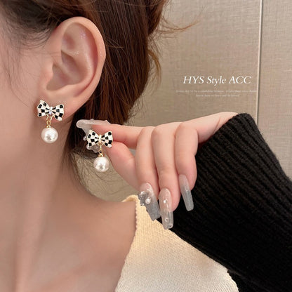 Fashion Triangle Heart Shape Bow Knot Alloy Plating Inlay Rhinestones Pearl Women's Earrings 1 Pair