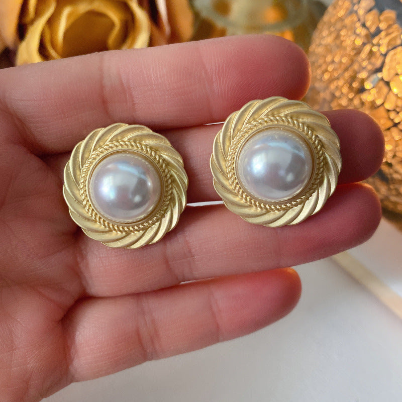 Retro Round Alloy Plating Artificial Pearls Women's Ear Studs 1 Pair