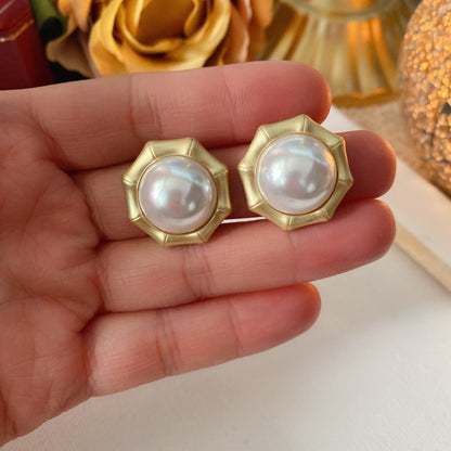 Retro Round Alloy Plating Artificial Pearls Women's Ear Studs 1 Pair