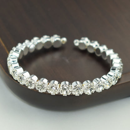 Luxurious Round Rhinestone Women's Bangle