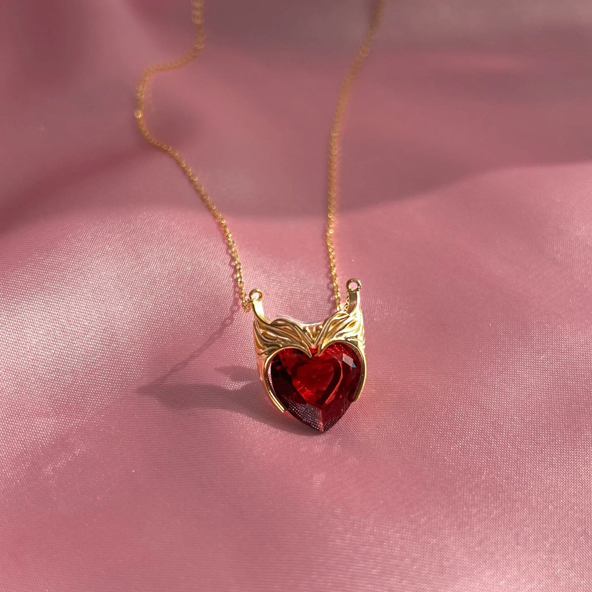 Casual Simple Style Heart Shape Crown Stainless Steel Inlay Zircon 18k Gold Plated Pendant Necklace