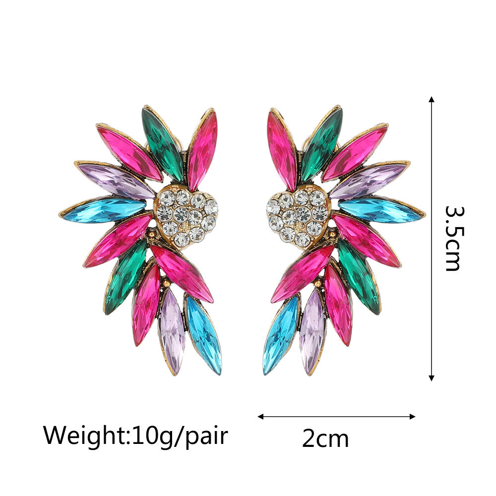 1 Pair Retro Flower Steel Needle Inlay Artificial Pearls Zircon Women'S Earrings