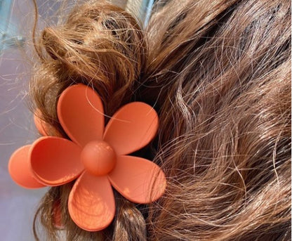 Women'S Simple Style Flower Plastic Resin Hollow Out Hair Claws