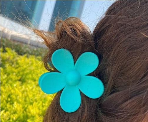 Women'S Simple Style Flower Plastic Resin Hollow Out Hair Claws