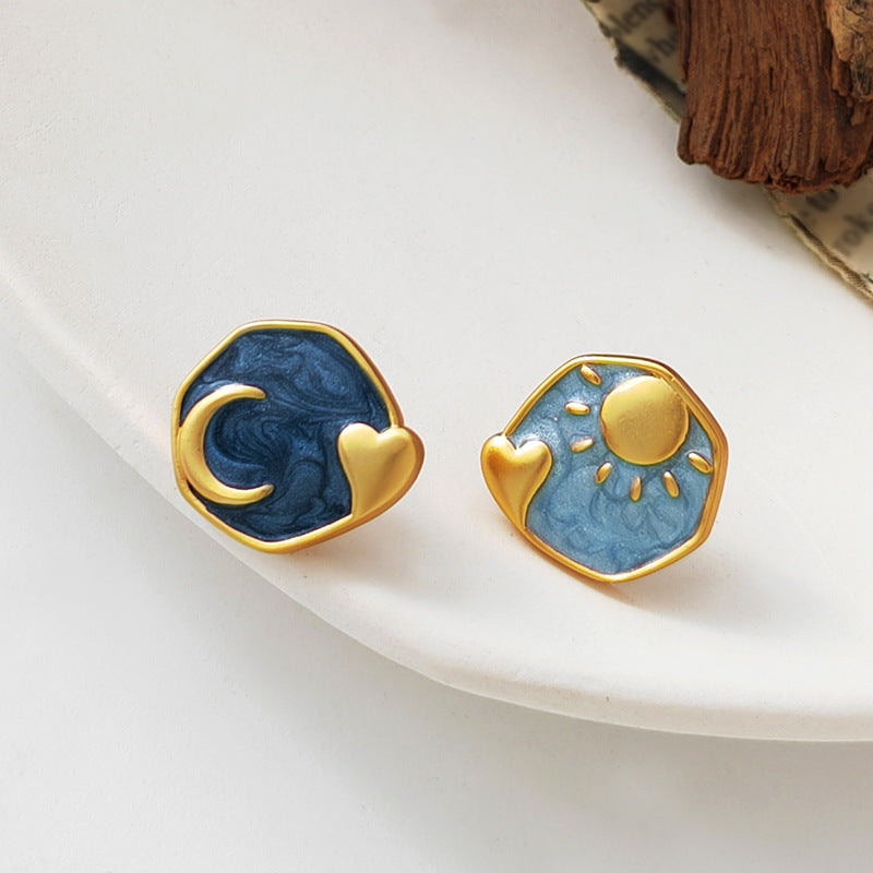 1 Pair Vintage Style Sun Moon Heart Shape Copper Plating Ear Studs