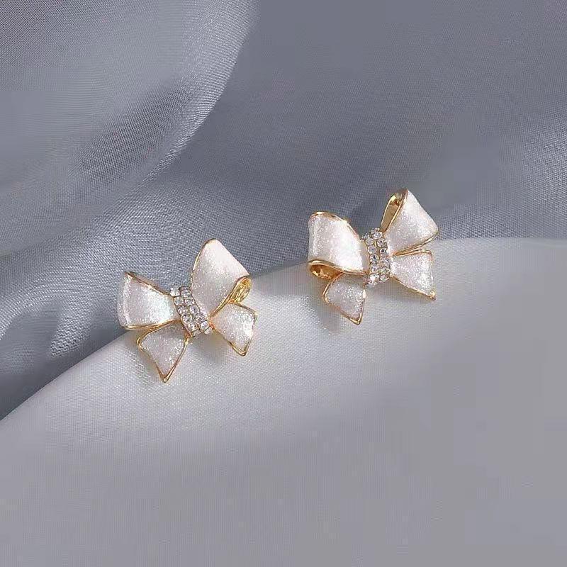 Simple Style Leaf Alloy Inlay Zircon Women's Earrings Ear Studs