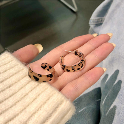 1 Pair Simple Style C Shape Leopard Alloy Resin Ear Studs