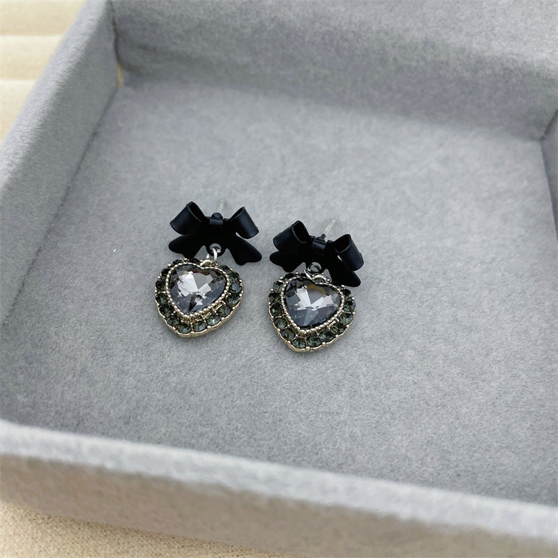 1 Pair Retro Heart Shape Flower Bow Knot Alloy Inlay Artificial Pearls Rhinestones Women's Earrings