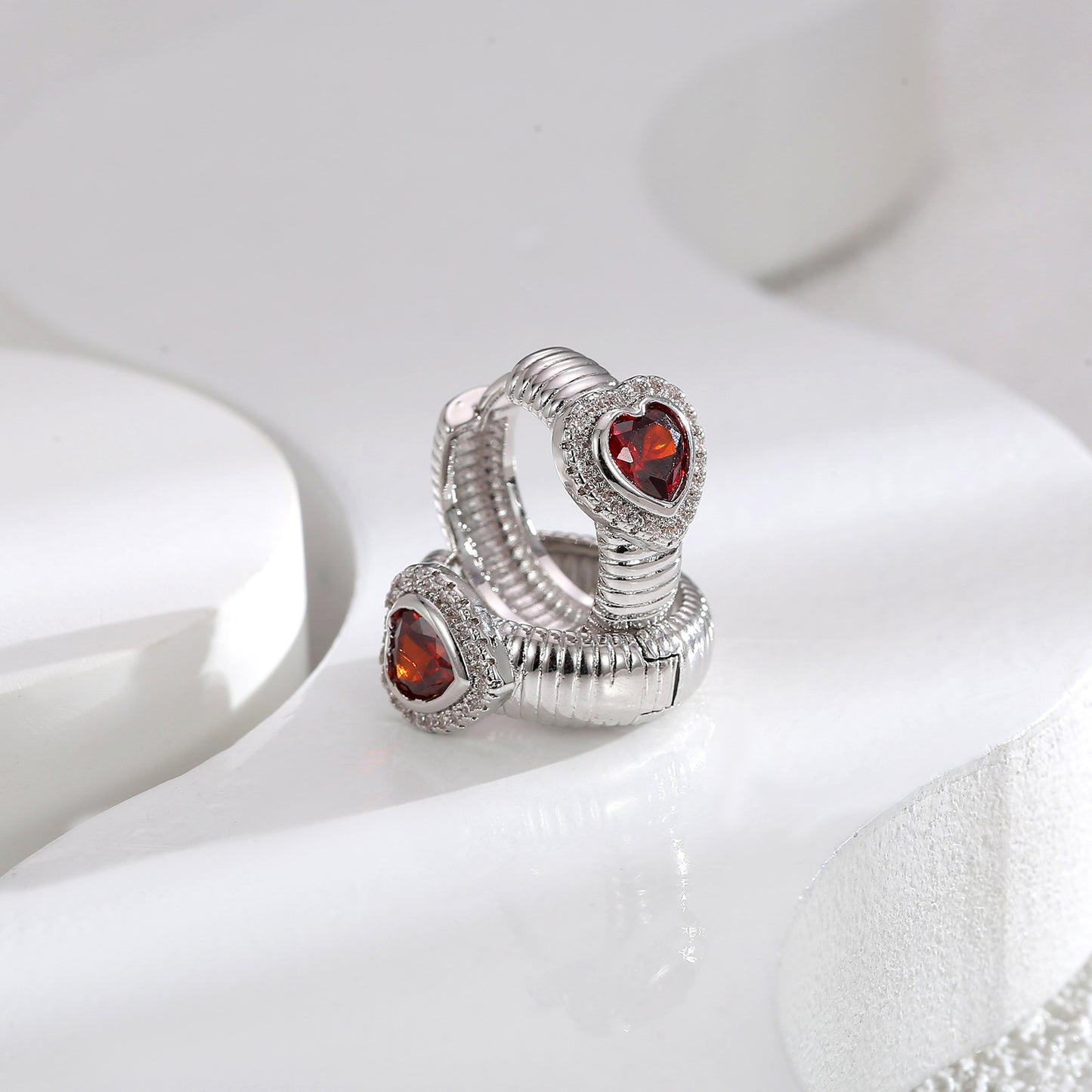 1 Pair Retro Heart Shape Copper Inlay Zircon Earrings