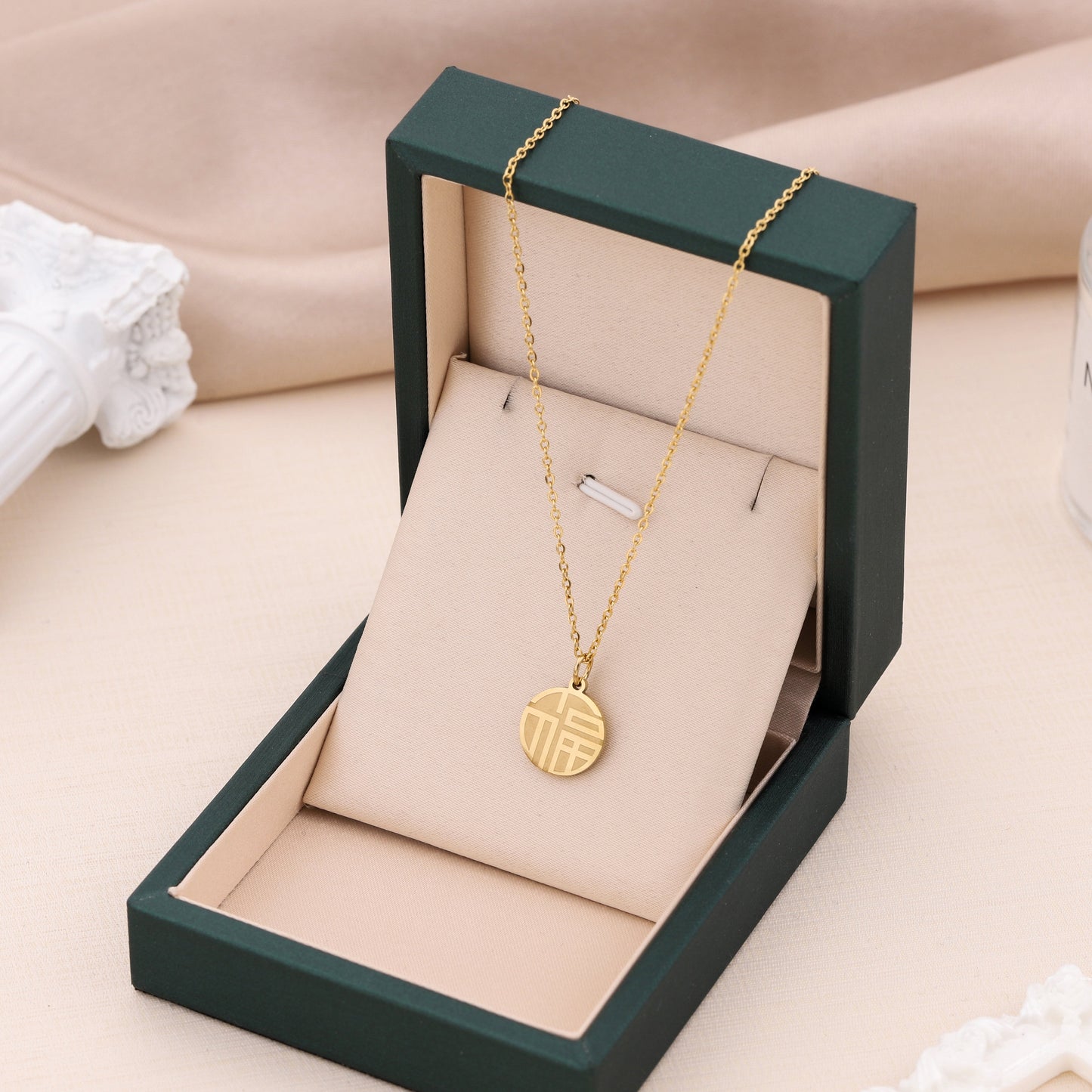 Retro Streetwear Round Stainless Steel Plating 18k Gold Plated Pendant Necklace