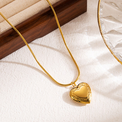 Modern Style Square Heart Shape Shell Stainless Steel Three-dimensional Carving 18k Gold Plated Pendant Necklace