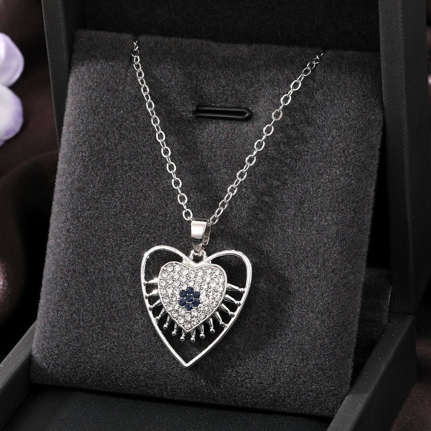 Casual Cool Style Devil's Eye Palm Heart Shape Alloy Hollow Out Inlay Rhinestones Women's Pendant Necklace